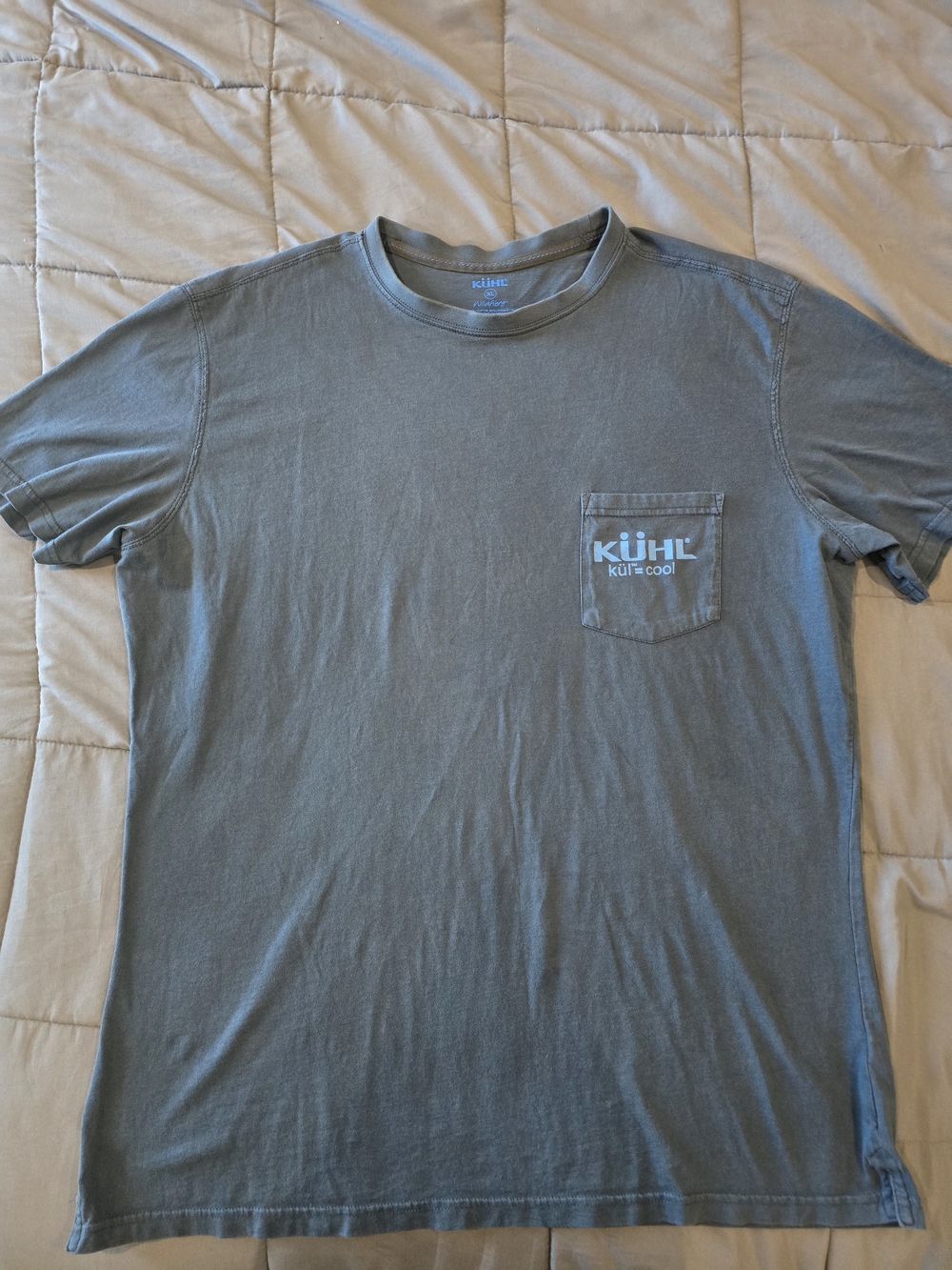 Men's Pocket T-Shirt in Faded Blue